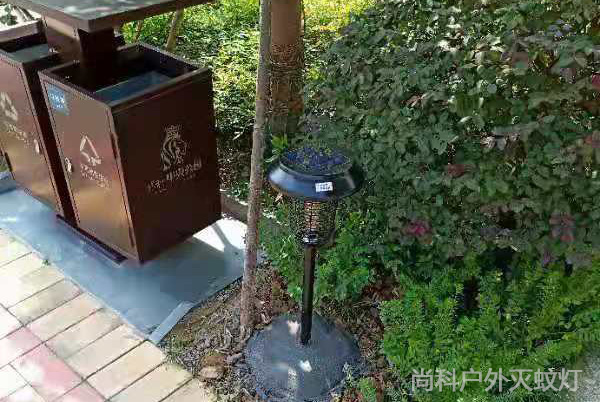 湖南常德保利中央公園太陽能小區(qū)滅蚊燈案例